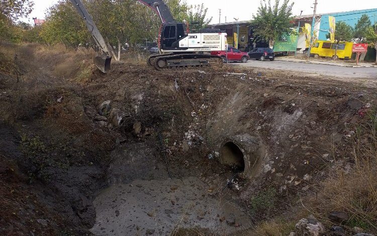 Manisa Yunusemre’de sanayinin biriktirme havuzuna temizlik Manisa Yunusemre’de sanayinin biriktirme havuzuna temizlik