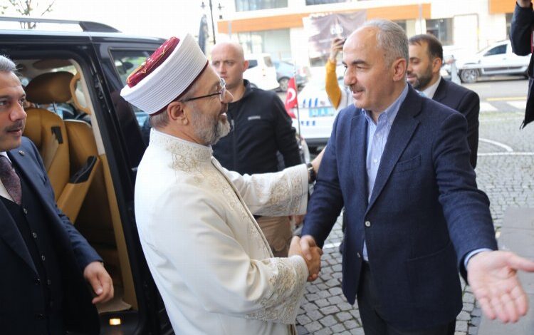 Diyanet İşleri Başkanı Erbaş’tan Rize’ye ziyaret Diyanet İşleri Başkanı Erbaş’tan Rize’ye ziyaret
