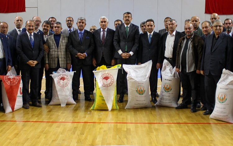 Kütahya’da çiftçilere 2 bin 230 ton tohum desteği Kütahya’da çiftçilere 2 bin 230 ton tohum desteği