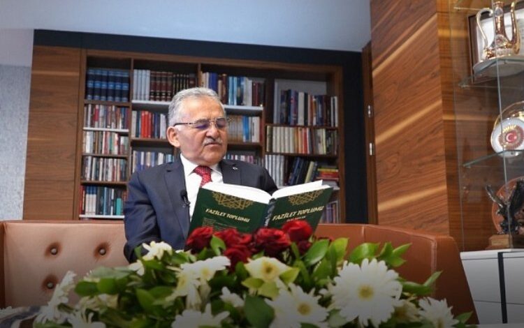 Kayseri Büyükşehir kitap koleksiyonuna yenisini ekledi Kayseri Büyükşehir kitap koleksiyonuna yenisini ekledi