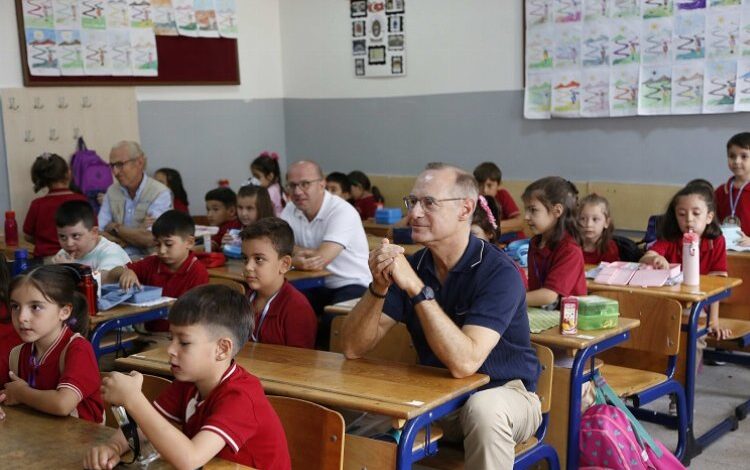 Allianz Grup UNICEF’le deprem bölgesini gezdi Allianz Grup UNICEF’le deprem bölgesini gezdi