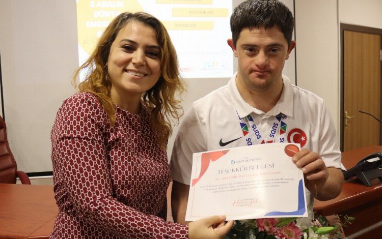 Kocaeli İzmit’te ‘Engelli Hakları ve İstihdamı’ semineri Kocaeli İzmit’te ‘Engelli Hakları ve İstihdamı’ semineri