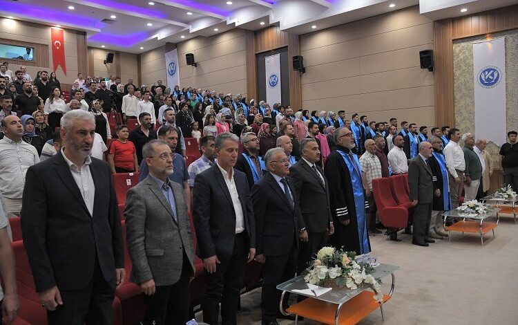 Kayseri Üniversitesi’nde mezuniyet sevinci