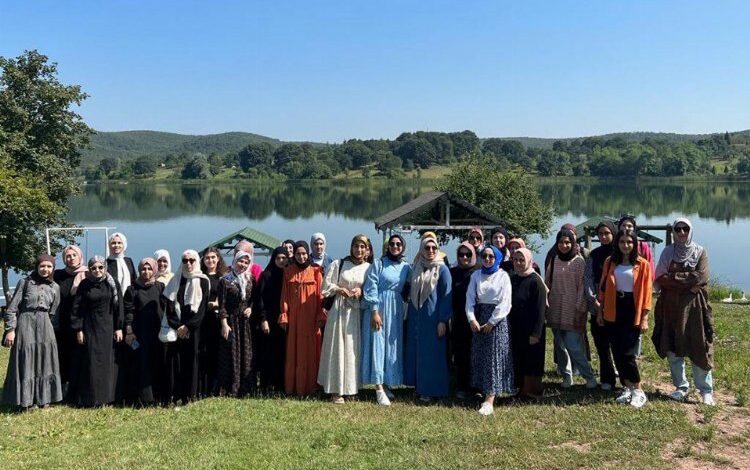 Üniversiteli gençler Sakarya’nın güzelliklerini keşfetti Üniversiteli gençler Sakarya’nın güzelliklerini keşfetti