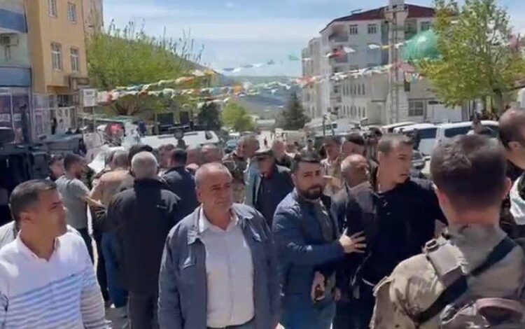 Diyarbakır Hazro’da CHP üyeleri gözaltında Diyarbakır Hazro’da CHP üyeleri gözaltında