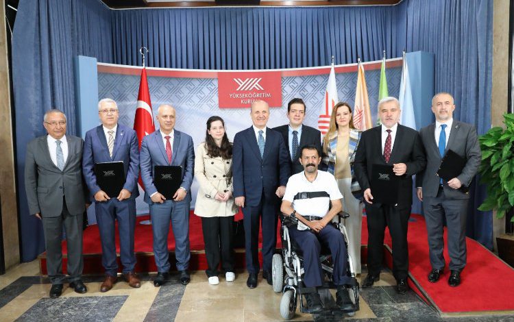 Dokuz Eylül’e 7 nişan, 11 bayrak daha