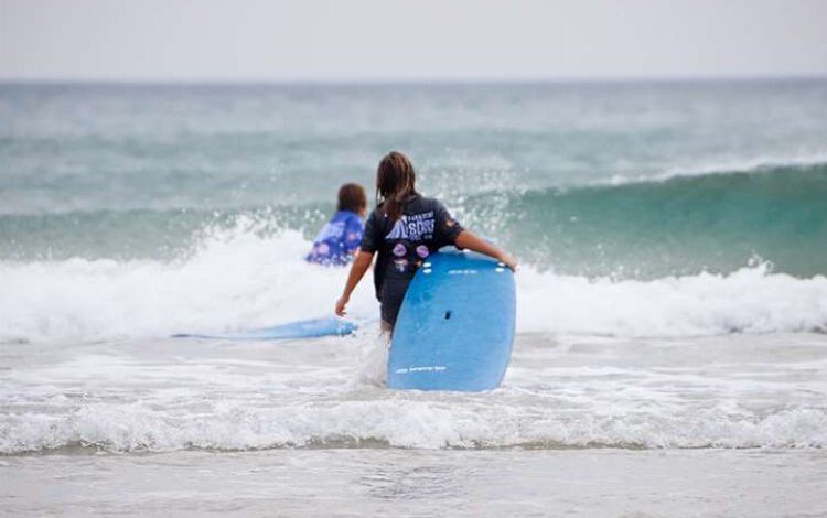 Şile Ayazma’da sörf tutkunları renkli görüntüler sergiledi