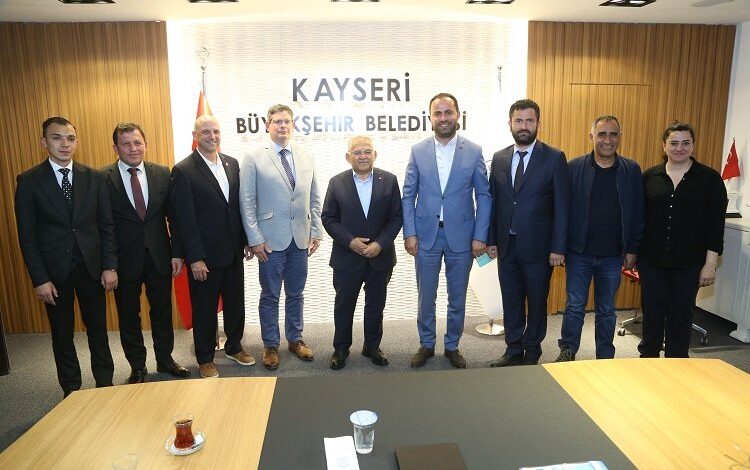 Özel sporculardan Memduh Büyükkılıç’a ziyaret Özel sporculardan Memduh Büyükkılıç’a ziyaret