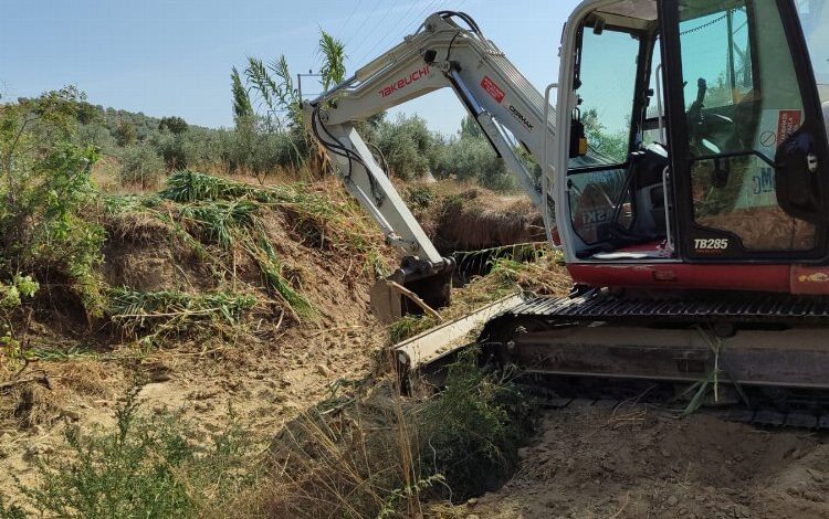 Manisa’da dere temizlikleri Köprübaşı’nda sürüyor