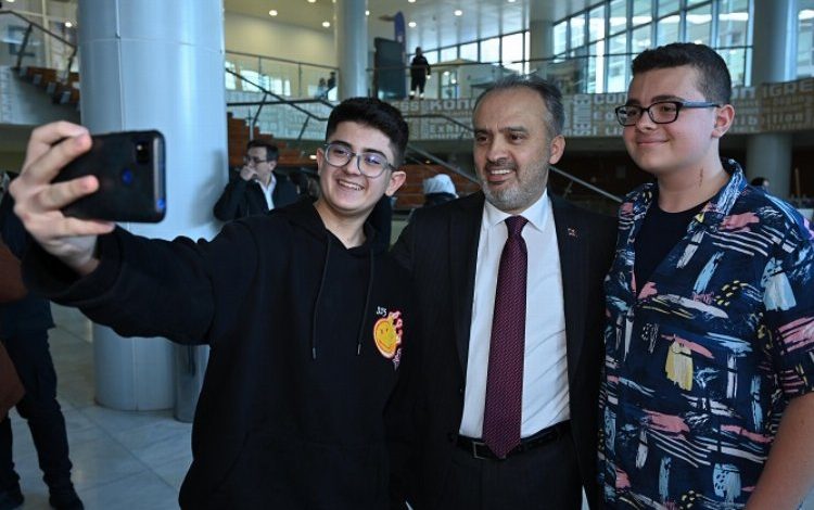 Bursa’ya E-spor merkezi müjdesi Bursa’ya E-spor merkezi müjdesi