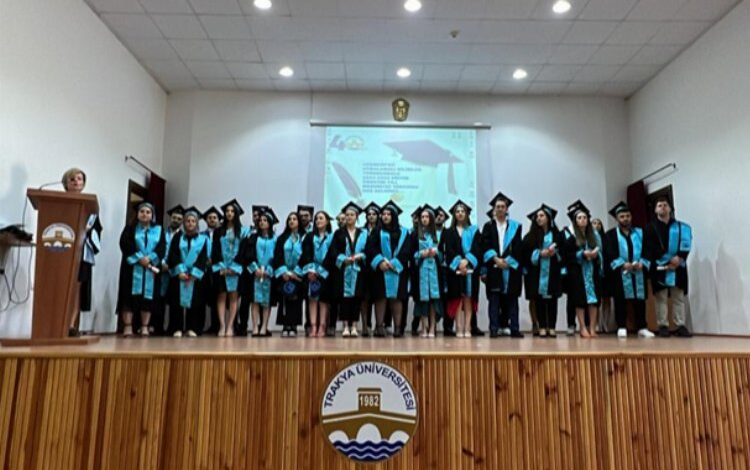 Uzunköprü Uygulamalı Bilimler Yüksekokulu’nda mezuniyet sevinci