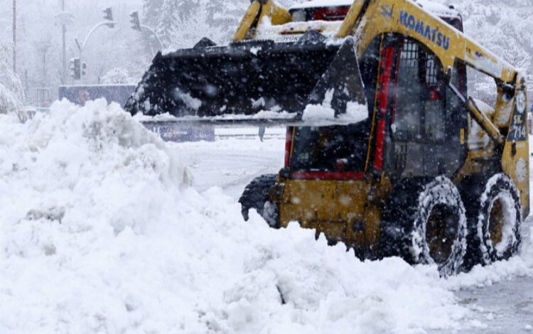 Erzurum Büyükşehir kar timleri görev başında
