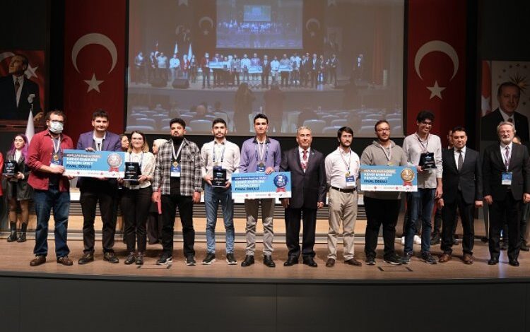 Kendi enerjisini üretenler ödüllendirildi Kendi enerjisini üretenler ödüllendirildi