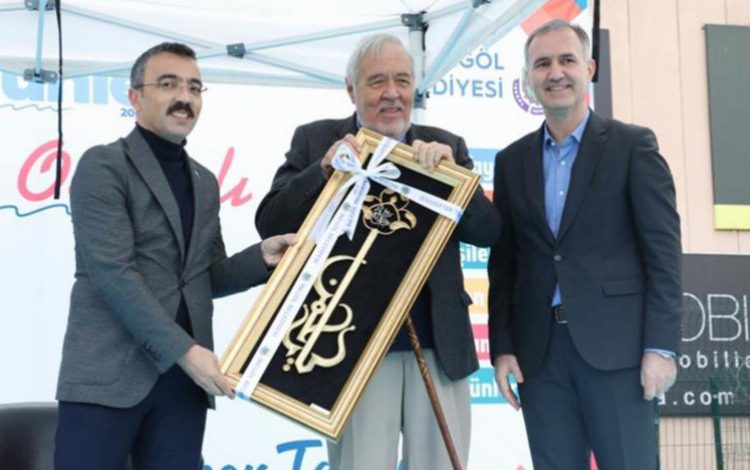 İlber Ortaylı Bursa’da İnegöllülerle buluştu İlber Ortaylı Bursa’da İnegöllülerle buluştu