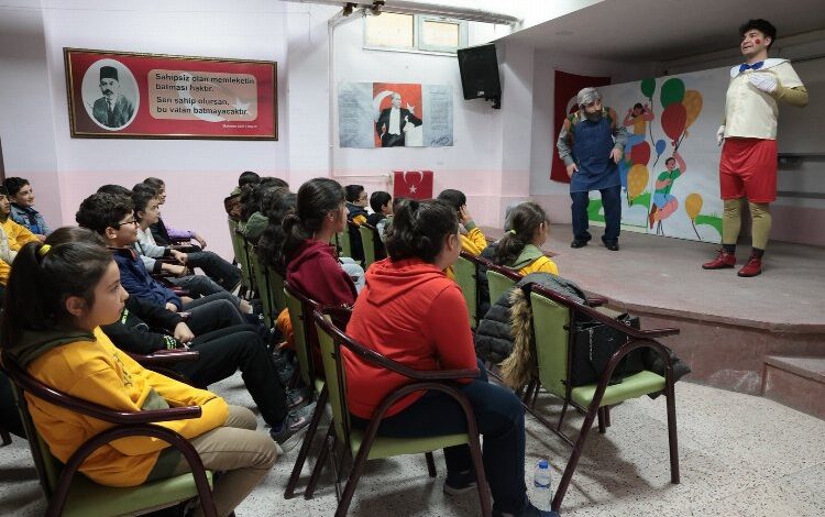 Nevşehir’de depremzede çocuklara tiyatro morali Nevşehir’de depremzede çocuklara tiyatro morali