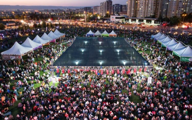Kayseri Talas’ta göz kamaştırıcı şenlik Kayseri Talas’ta göz kamaştırıcı şenlik