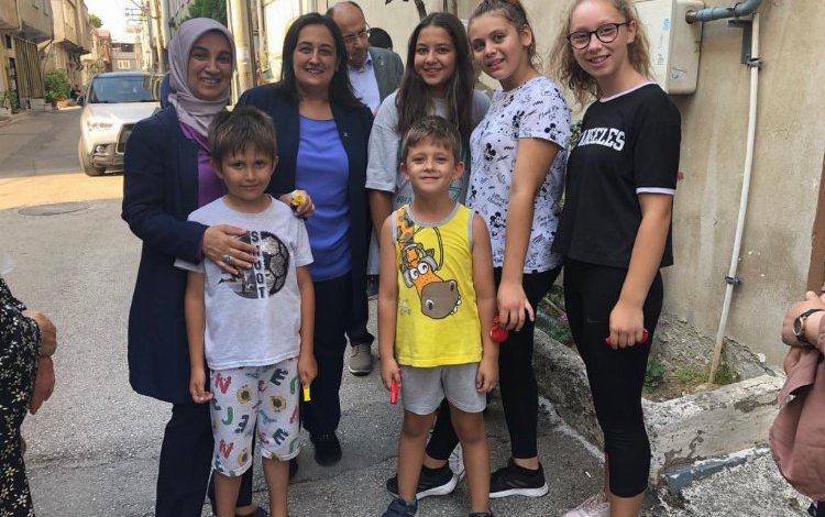 Bursa’da AK kadınlar sahaya indi Bursa’da AK kadınlar sahaya indi