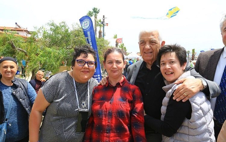 Manisa Büyükşehir’den Akyaka Sahili’nde uçurtma şenliği Manisa Büyükşehir’den Akyaka Sahili’nde uçurtma şenliği