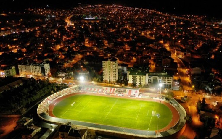 Gazi Stadyumu’nun ilk ışıkları yandı