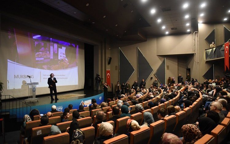 Sıtkı Aslanhan ailede mutluluğun sırlarını paylaştı Sıtkı Aslanhan ailede mutluluğun sırlarını paylaştı