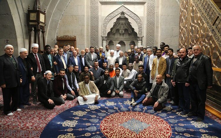 Memduh Büyükkılıç vatandaşla bayramlaştı Memduh Büyükkılıç vatandaşla bayramlaştı