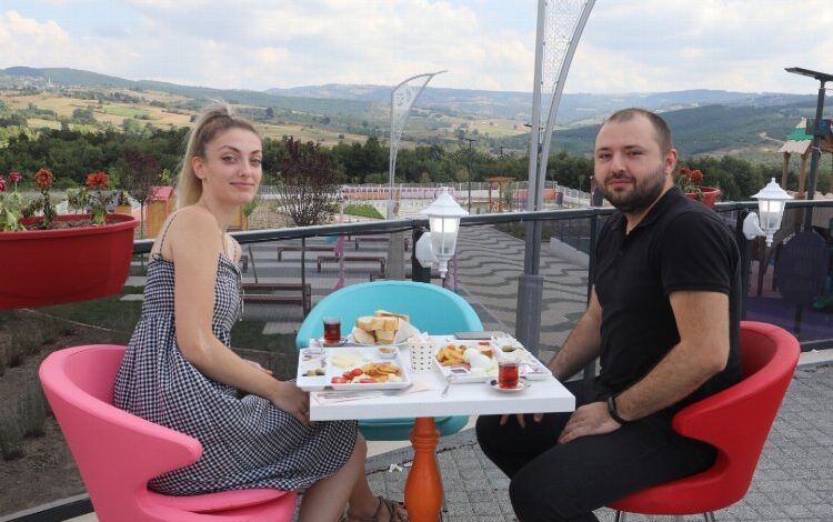 Kocaeli İzmit’te Gülümse Kafe’de kış molası