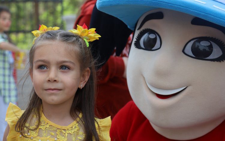 Ukraynalı çocukların Bursa’da yüzleri güldü Ukraynalı çocukların Bursa’da yüzleri güldü