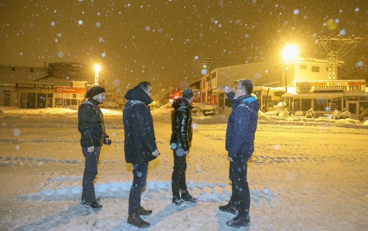 Nevşehir’de kar küreme, tuzlama ve temizlik çalışmaları gece boyunca sürdü