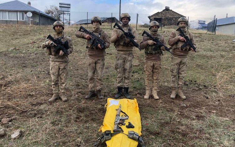 Bakan Soylu: Muş’ta 2 teröristten biri canlı, diğeri ölü ele geçirildi