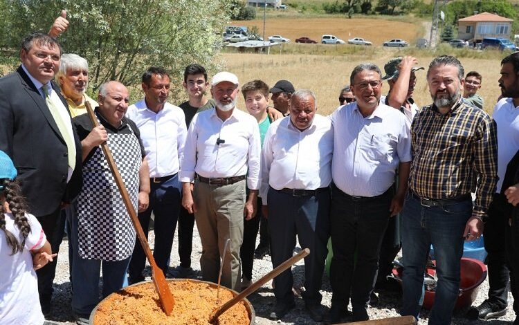 Ahmet Çolakbayrakdar Pilav Şenliği’ne katıldı