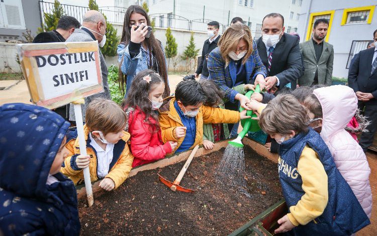 Gaziantep’te ‘Sıfır Atık’ ile kütüphane yapıldı