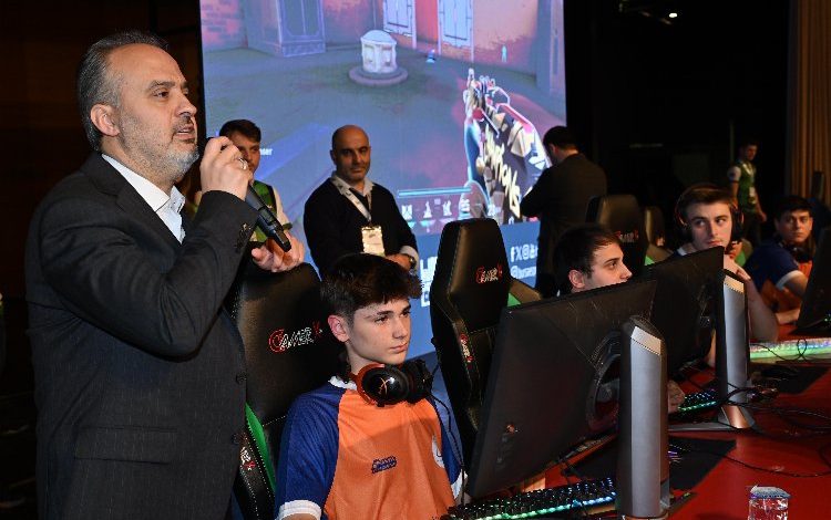 Bursa’da e-spor turnuvasında final heyecanı