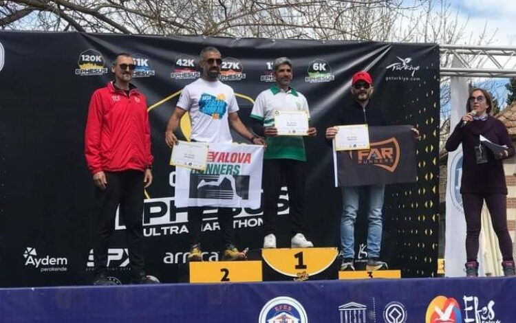 Manisalı atlet ultra maratonu şampiyon tamamladı Manisalı atlet ultra maratonu şampiyon tamamladı
