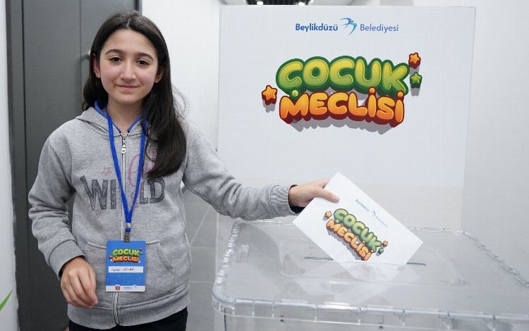 Beylikdüzü Çocuk Meclisi yeni başkanını seçti Beylikdüzü Çocuk Meclisi yeni başkanını seçti