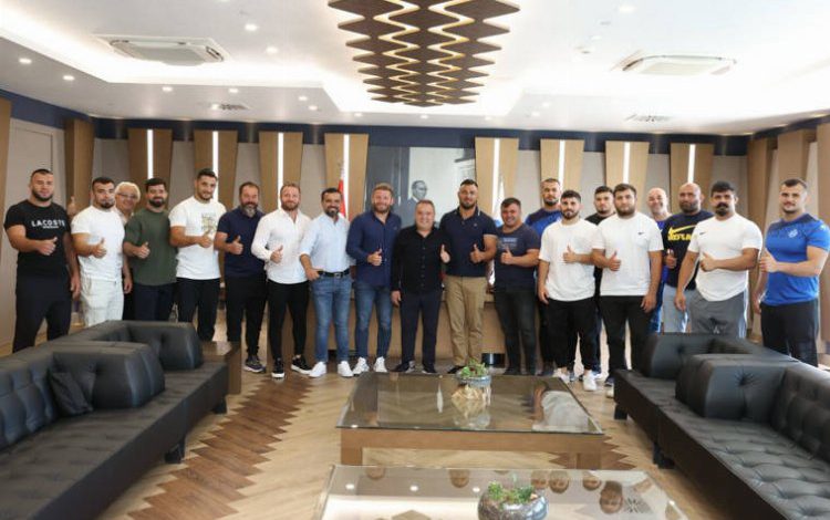 Pehlivanlardan altın kemer sözü Pehlivanlardan altın kemer sözü