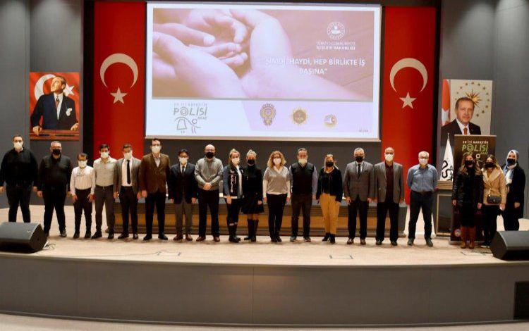 Kayseri’de de en iyi narkotik polisi anne Kayseri’de de en iyi narkotik polisi anne