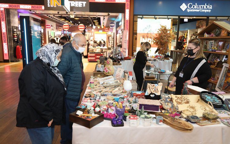 El emeği hediyeler bu sergide