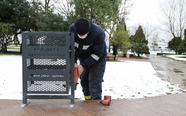 Kocaeli’nde eskiyen çöp kovaları yenilendi