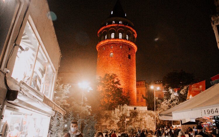 LÖSEV İstanbul’u turuncu aydınlattı