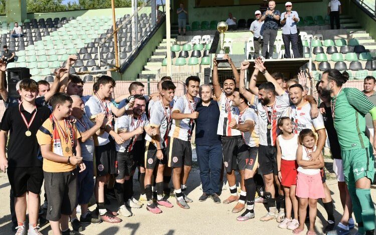 Futbolda Hasköyspor mahallelerin şampiyonu oldu Futbolda Hasköyspor mahallelerin şampiyonu oldu