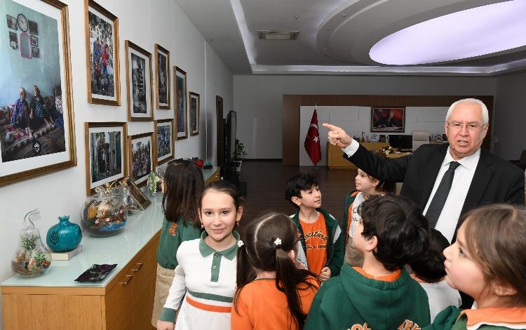 Çocuklar ‘Hayat Bilgisi’ dersini makam odasında işledi