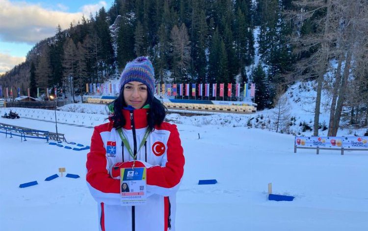 Milli Kayakçı Ebru zirveden inmiyor Milli Kayakçı Ebru zirveden inmiyor