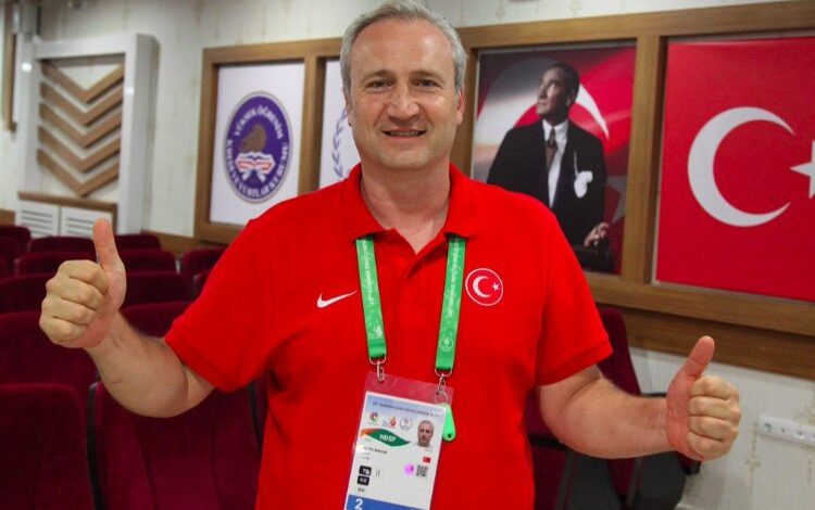 Sakarya hentbolu şampiyon hocaya emanet