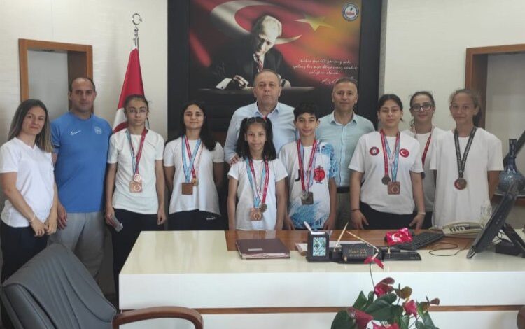 Bursa Gemlik’te ulusal başarılı sporcular ödüllendirildi Bursa Gemlik’te ulusal başarılı sporcular ödüllendirildi