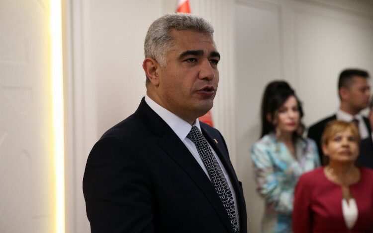 Yeni Düzce valisi görevine başladı Yeni Düzce valisi görevine başladı