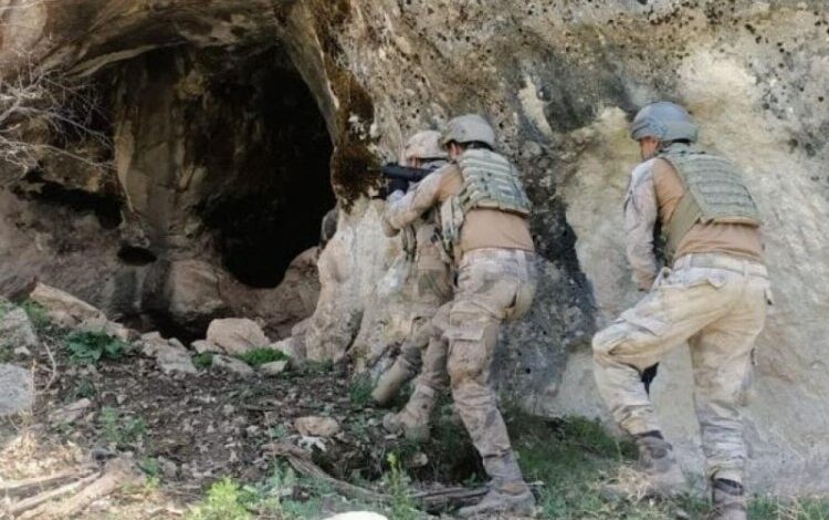 Kahramanlar-30’da 63 mağara ve sığınağa imha Kahramanlar-30’da 63 mağara ve sığınağa imha