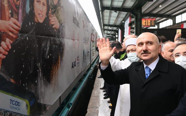 Akın Gönen: “Niğde hızlı tren geçmeyecek tek il durumuna dilerim düşmez” Akın Gönen: “Niğde hızlı tren geçmeyecek tek il durumuna dilerim düşmez”