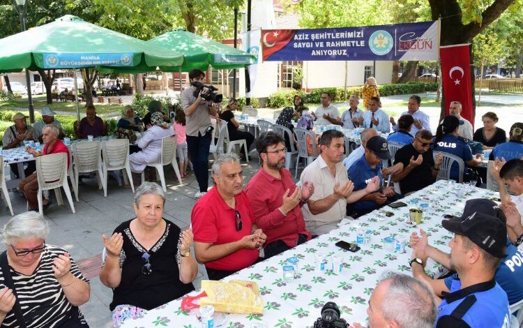 Manisa kahraman şehitlerini unutmuyor