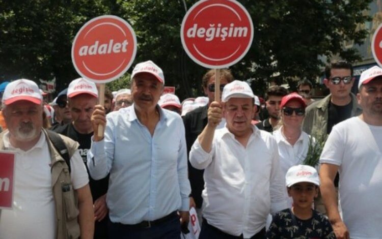 Tanju Özcan ‘değişim’ için yürüyor Tanju Özcan ‘değişim’ için yürüyor