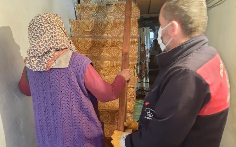 Kocaeli A Takımı, Pakize teyzenin yardımına koştu